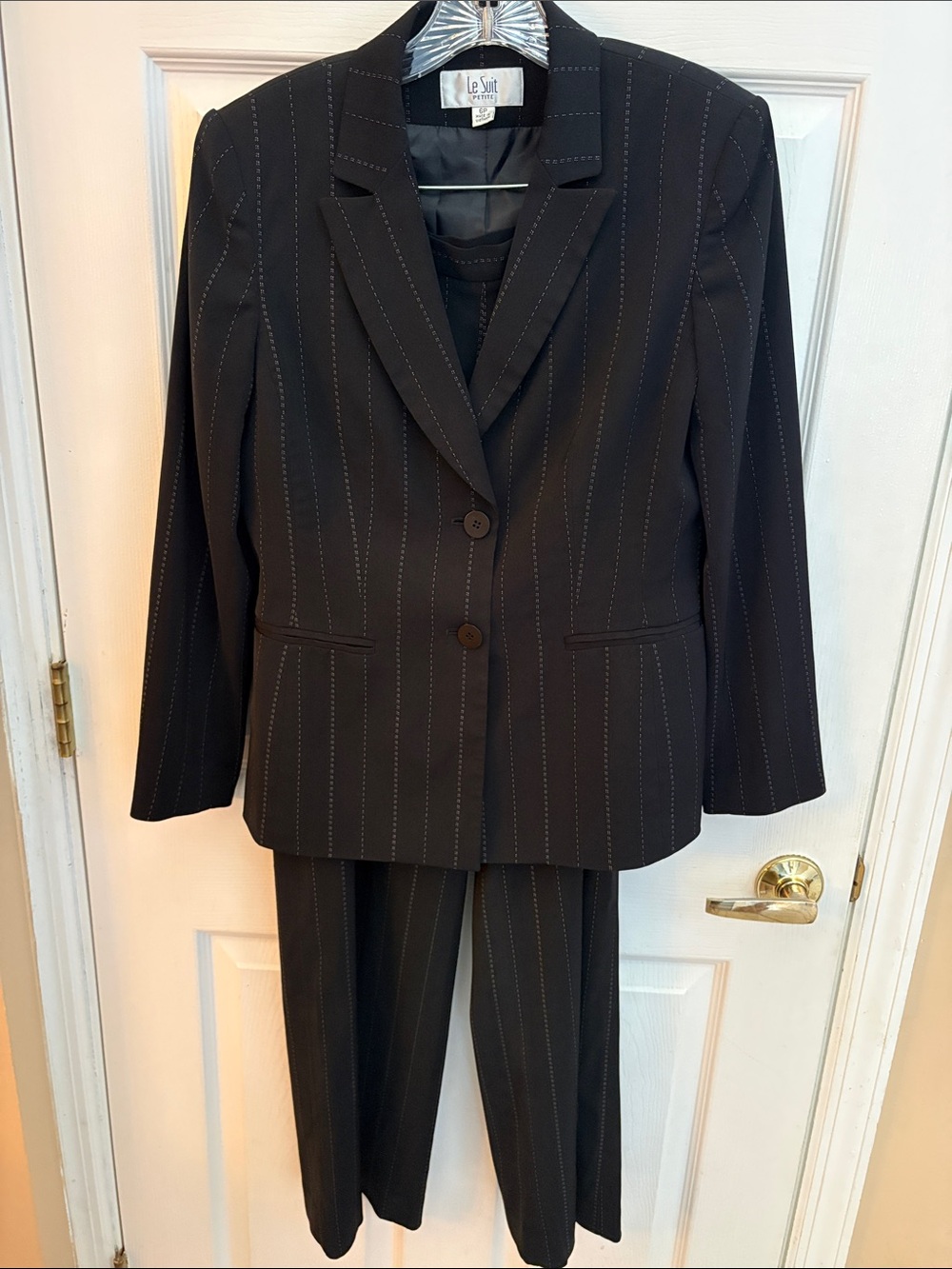 Le Suit Black Pinstripe Two-Piece Women's Suit sz 6P blazer & pants excellent